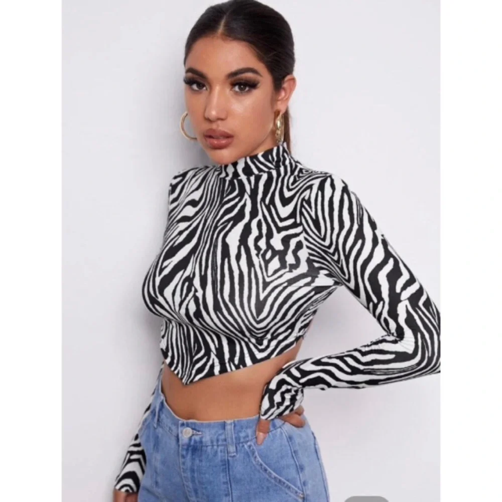 🔴 4/$12 NWOT Black & White Zebra Print Backless Crop Top Size Large - Picture 3 of 11